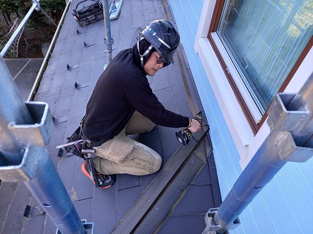 屋根カバー工事で下地処理